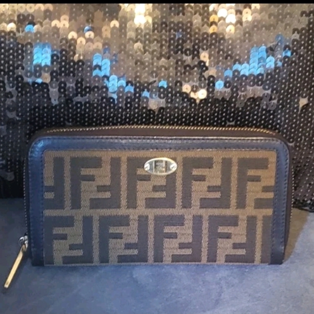 Fendi Zucca Long Zip Around Wallet Clutch - Picture 4 of 8